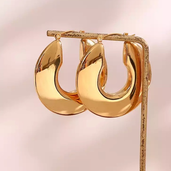 NEW 18K GOLD HOLLOW HOOP EARRINGS, NICE EARRINGS, CUTE EARRINGS - Picture 2 of 7